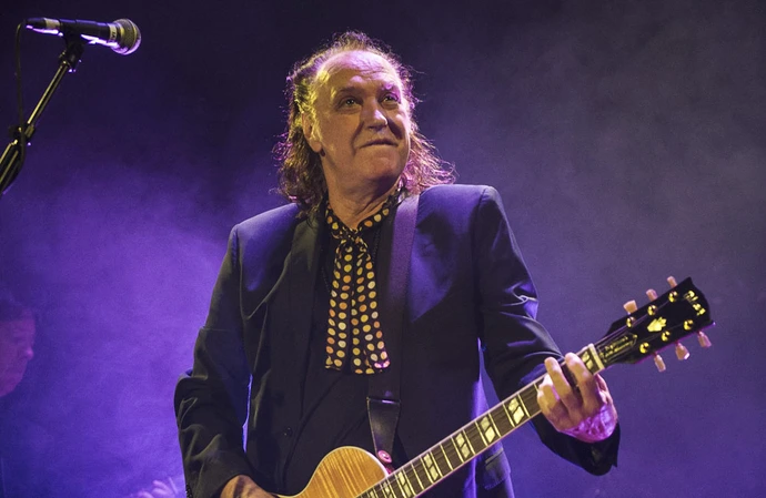 Dave Davies has written a series of angry tweets urging Elon Musk to stop Twitter bots censoring the band's content