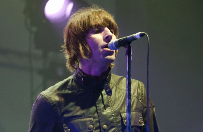 Liam Gallagher throws the mic