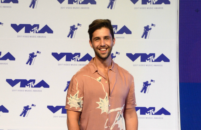 Josh Peck can sing but he's too nervous to perform on stage