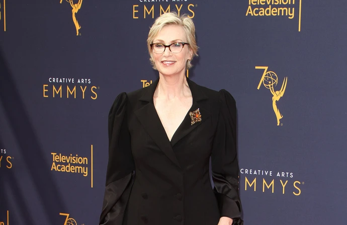 Jane Lynch has simplified her life