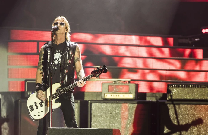 Axl Rose abandona o palco
