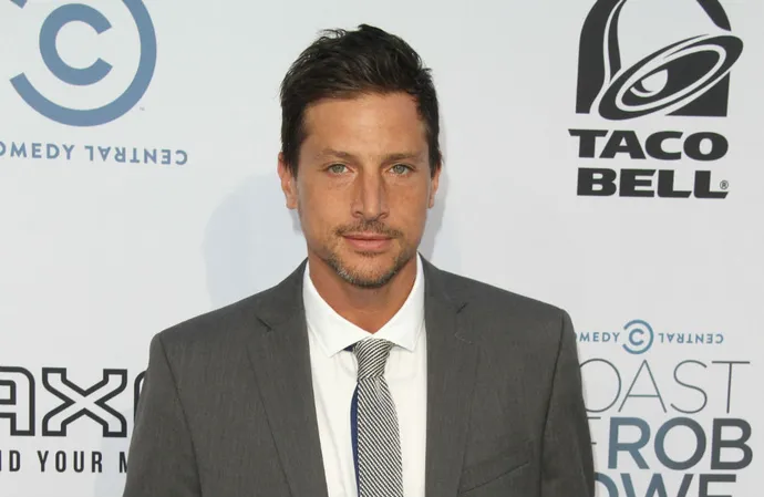 Simon Rex and Natalie Lind are set to star in the horror comedy 'Halloween Store'