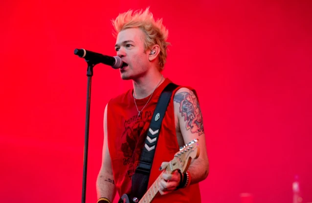 Deryck Whibley has been discharged from hospital after being treated for pneumonia