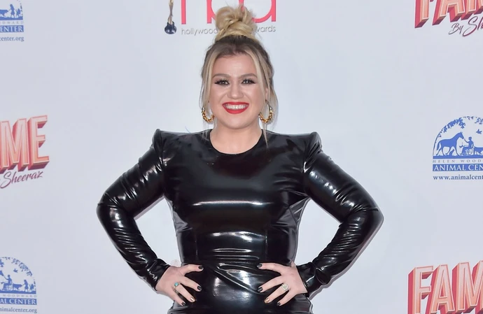 Kelly Clarkson suffered wardrobe malfunction in music video shoot