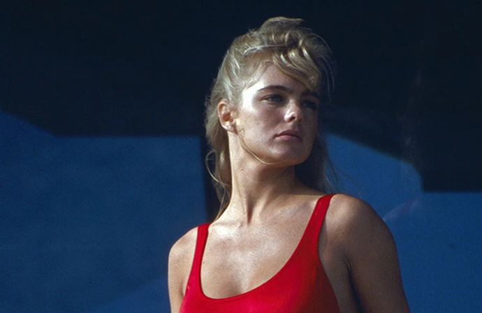 Erika Eleniak 