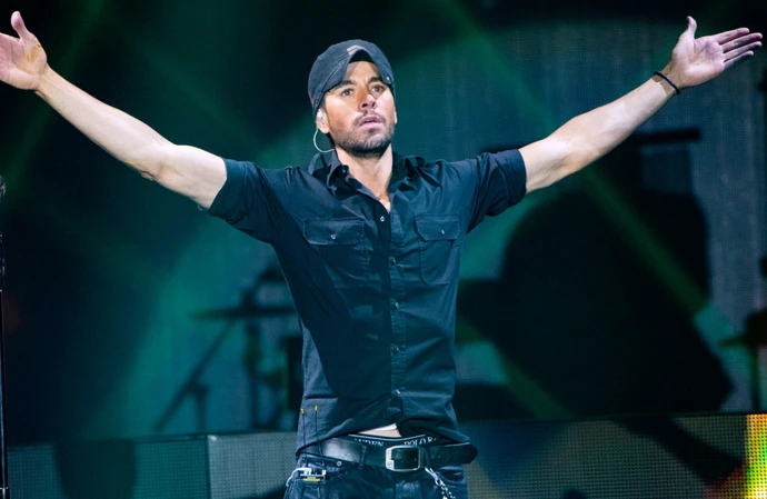 Enrique Iglesias has pneumonia