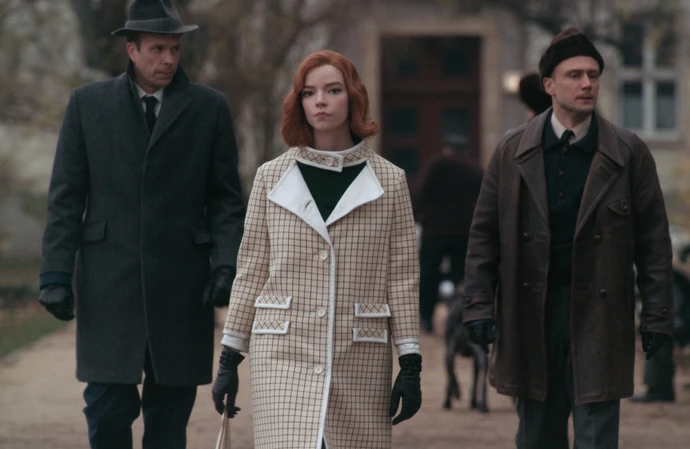 Netflix’in en popüler orijinal yapımları arasında yer alan ‘Queen’s Gambit’ dizisi mobil satranç oyunu oluyor.