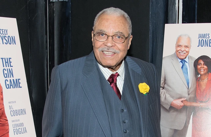 James Earl Jones is to be honoured with a Broadway theatre light-dimming