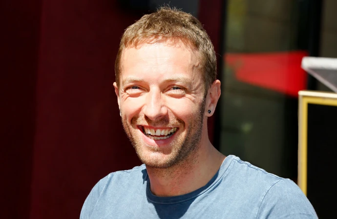 Chris Martin serenades couple at pub in Bath