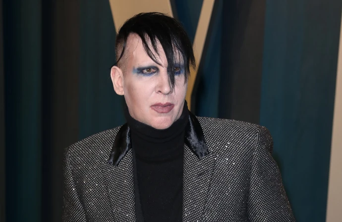 Marilyn Manson has finished his community service after allegedly blowing his nose on a camerawomean