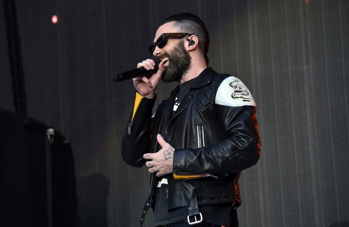 Adam Levine quebra silêncio e confirma novo álbum e turnê do Maroon 5