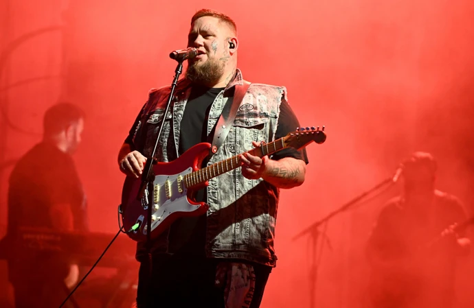 Rag'n'Bone Man had something of a stalking experience with two obsessed fans