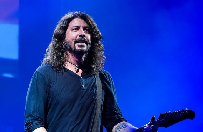 Dave Grohl's band Foo Fighters teamed up with Alanis Morissette on stage at Japan's Fuji Rock Festival