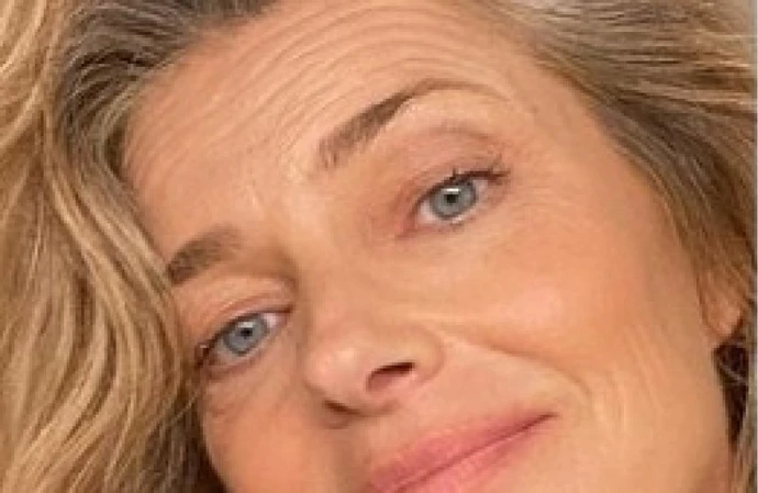 Paulina Porizkova shows off grey hair (c) Instagram