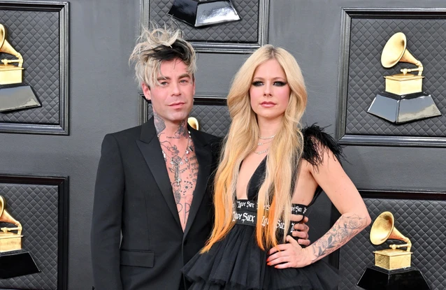 Cantantes Avril Lavigne y Mod Sun