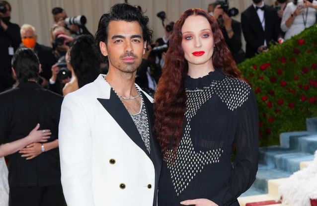 Sophie Turner's legal team have asked a judge to 'reactivate' her and estranged husband Joe Jonas' divorce proceedings