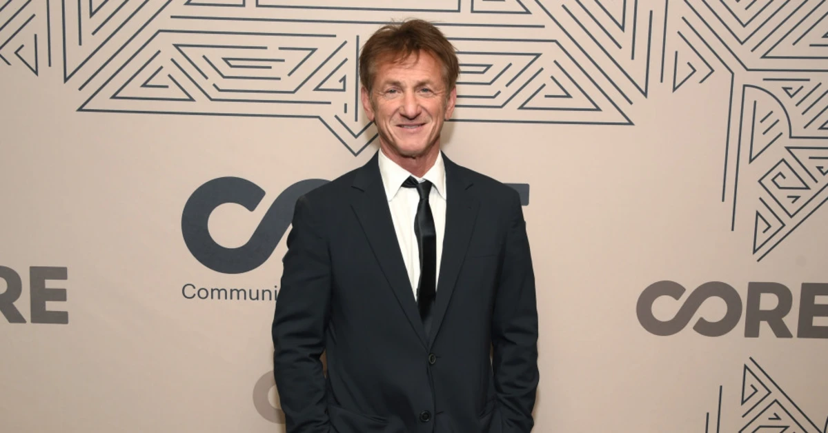 Sean Penn Akhirnya Nikmati Oscar: Hadir di Ukraina, Bukan di Panggung