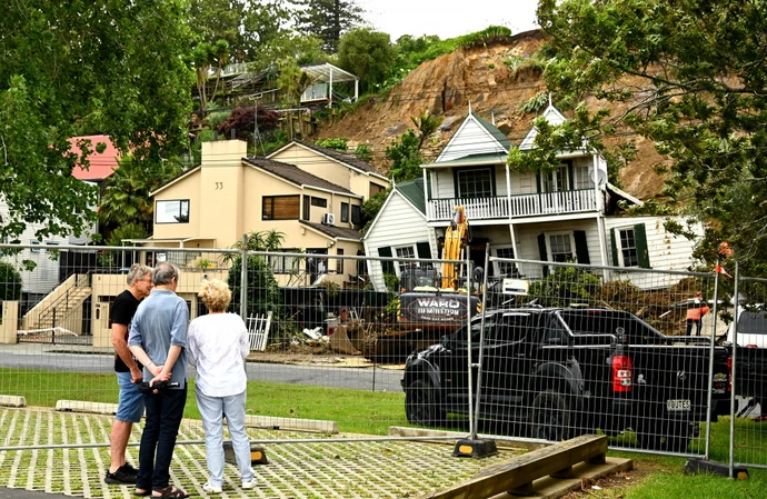 Auckland begins clean-up after  flash floods