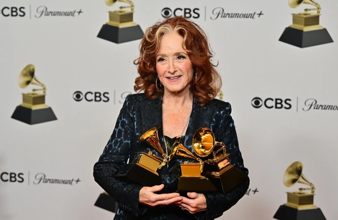 Bonnie Raitt gewinnt überraschend den Preis für den Song des Jahres  