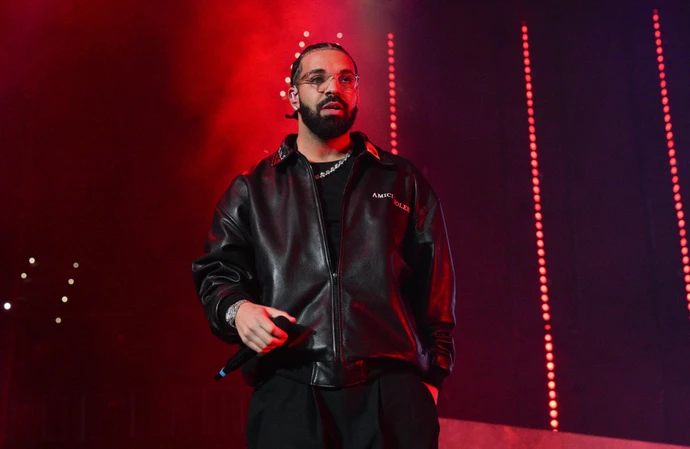 Drake tried to help a woman who was caught up in a tussle over a towel at his show in Los Angeles