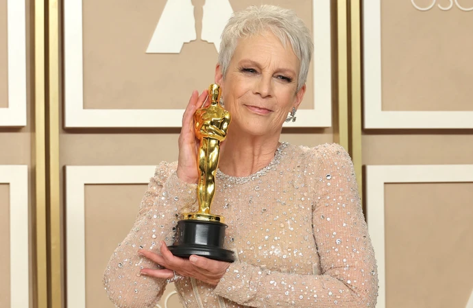Jamie Lee Curtis has tearfully told how she has decided to call her Oscar trophy ‘they/them’ in honour of her transgender daughter Ruby