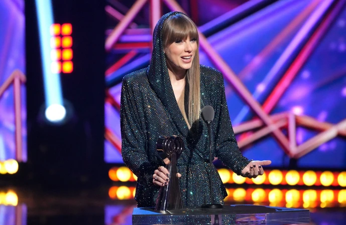 Taylor Swift celebra seis prêmios no iHeartRadio Music Awards