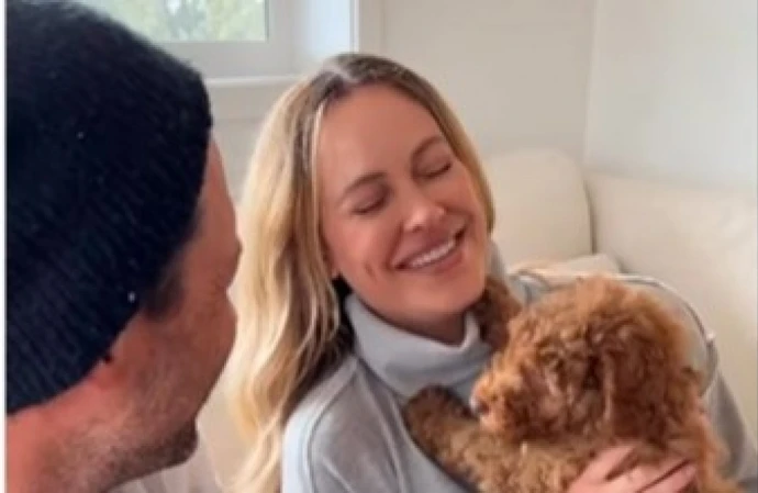 Peta Murgatroyd poses with her new puppy Hachi
(C) Peta Murgatroyd/Instagram