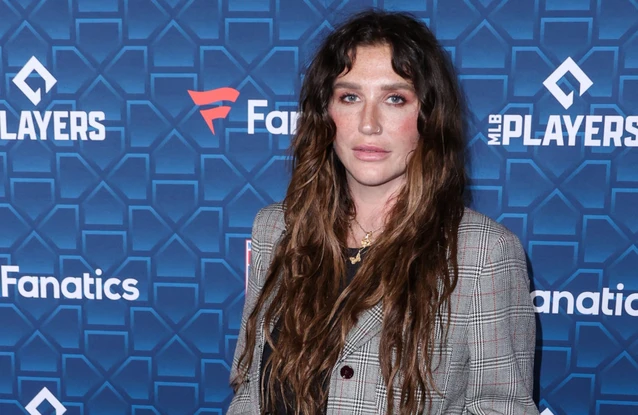 La cantante de 36 años, antes conocida como Ke$ha, descubrió que padecía esta rara enfermedad, que afecta a una de cada 25.000 a 50.000 personas en todo el mundo, cuando empezó a sentirse agotada.