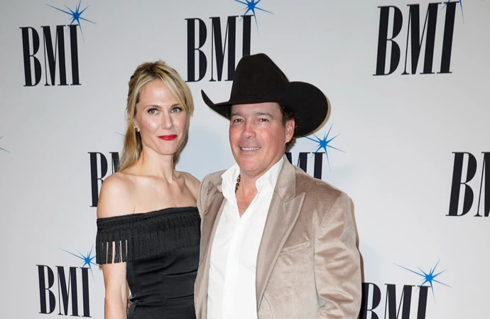 Clay Walker reveals his wife has suffered a miscarriage