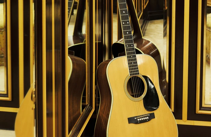 Ele usou este violão para escrever um hit inesquecível