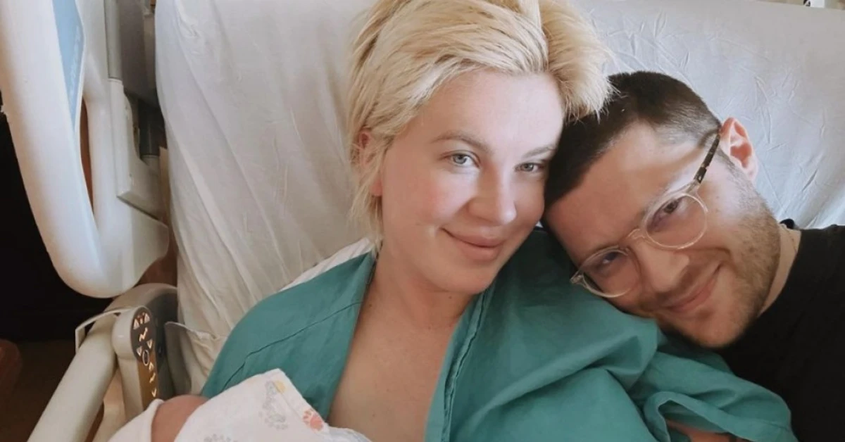 Ireland Baldwin Umumkan Kehamilan Anak Kedua, Soroti Dinamika Keluarga yang Semakin Harmonis