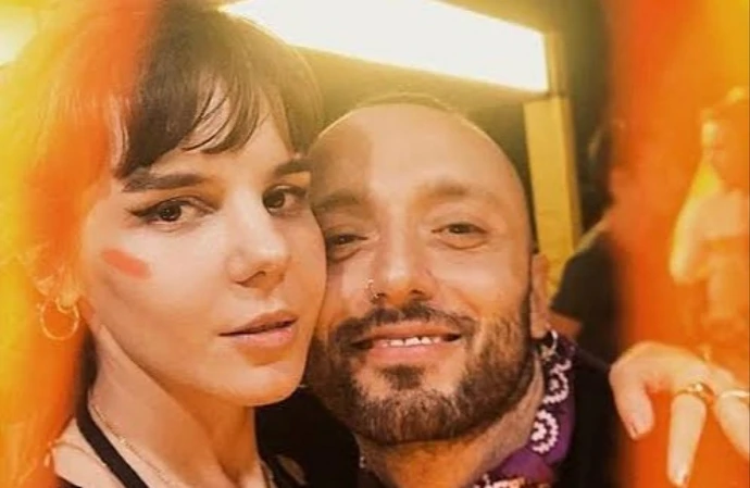 Gaye Su Akyol ve Mabel Matiz'in öpüşmesi sosyal medyayı ikiye böldü!