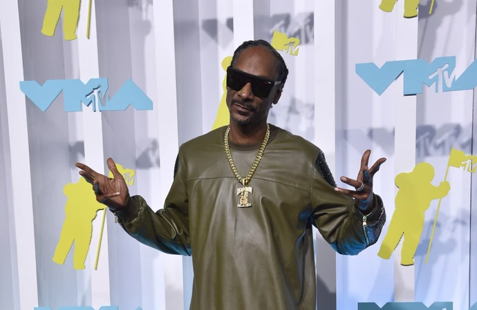 Snoop Dogg has quit smoking