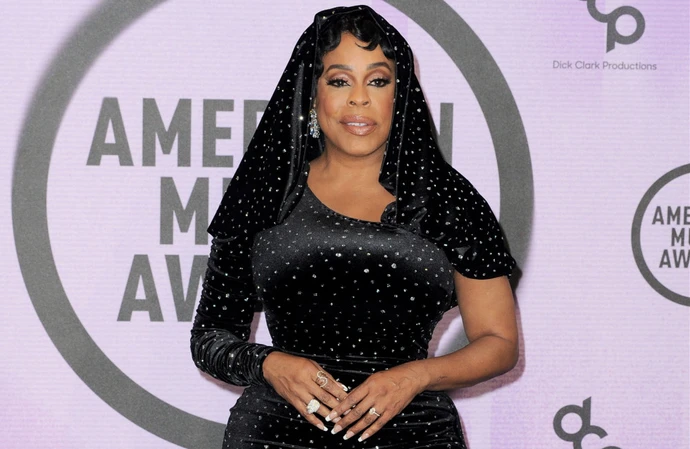 Niecy Nash refuses to answer any questions about Travis Kelce's relationship with Taylor Swift