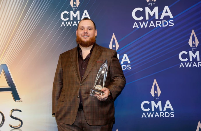 Luke Combs helped Tracy Chapman make history