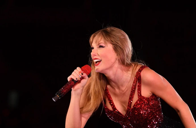 Taylor Swift embraced her boyfriend Travis Kelce after her concert in Buenos Aires
