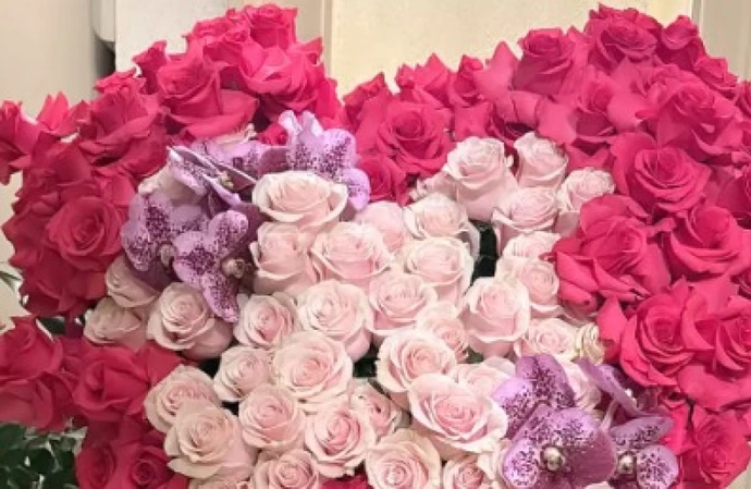 Paris Hilton sent flowers to her husband