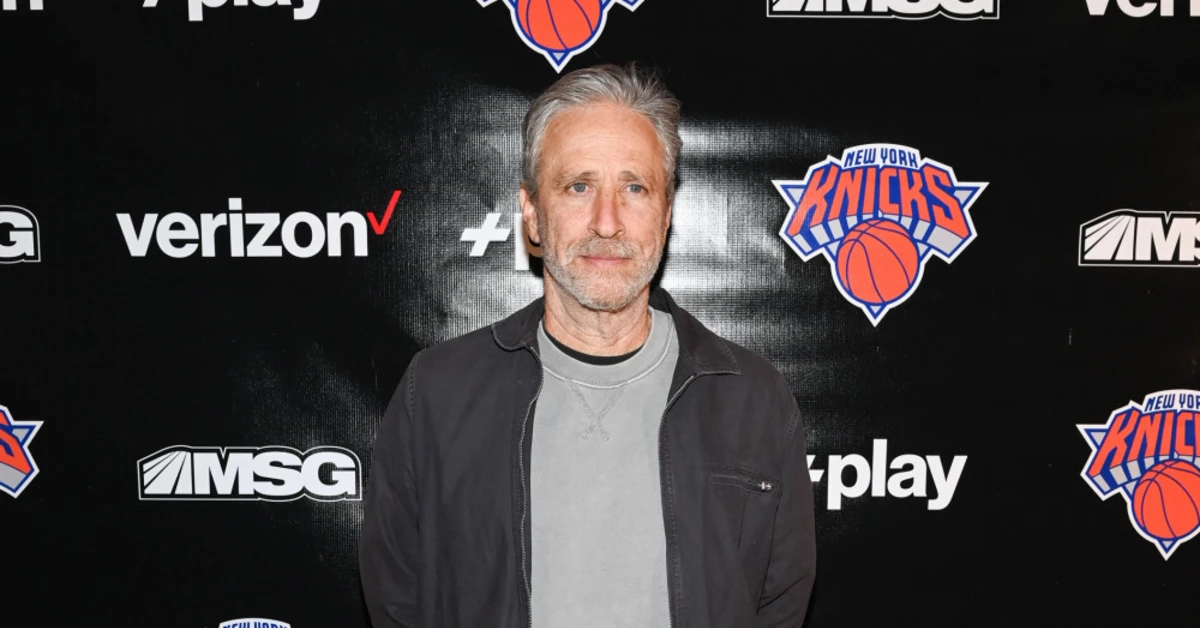 Jon Stewart Sebut Trump 'Man-Baby' Usai Walk Out Wawancara, Publik Kian Geram