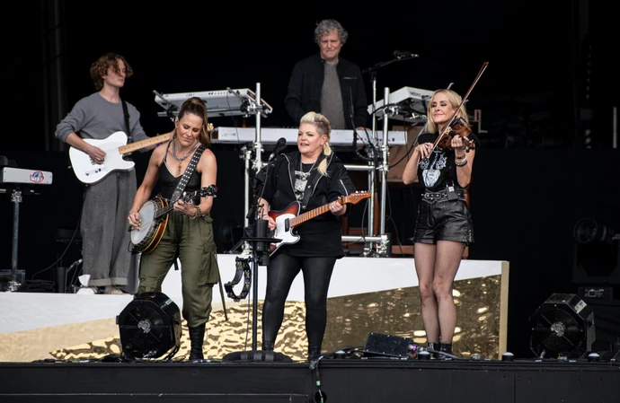 The Chicks pay tribute to late founding member Laura Lynch