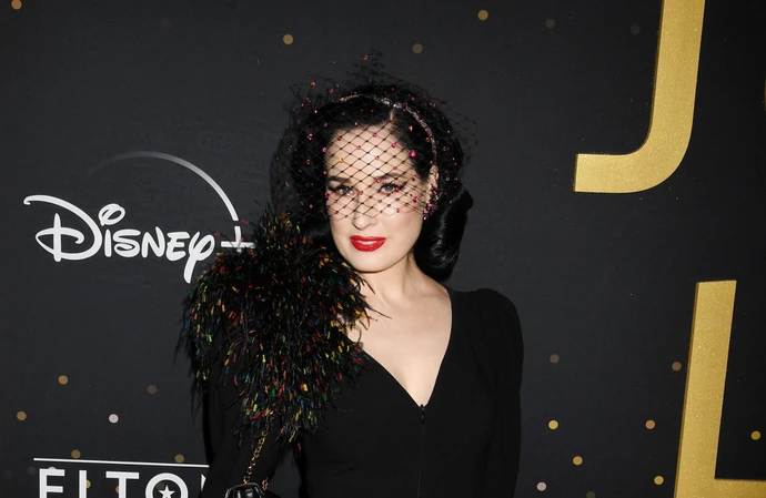 Dita Von Teese is speaking Taylor Swift's praises