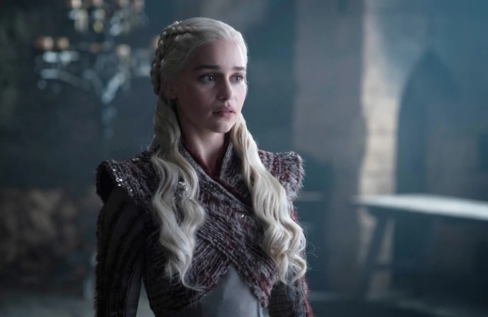 Emilia Clarke temeu ser demitida de 'Game of Thrones' após lesão cerebral