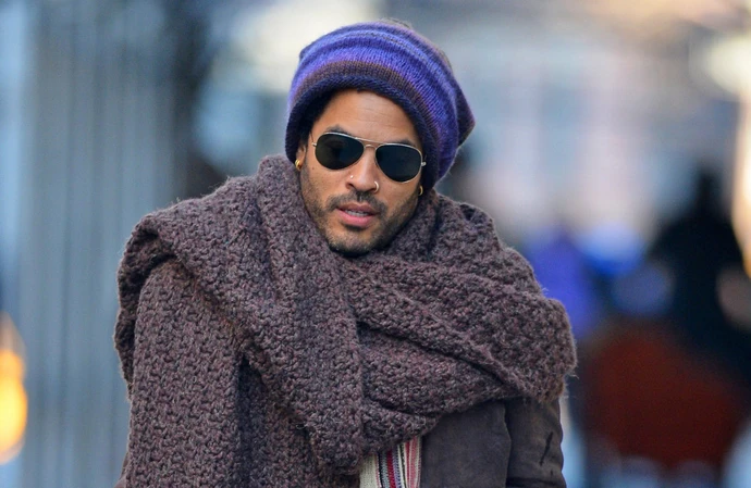 Lenny Kravitz explains truth behind giant scarf