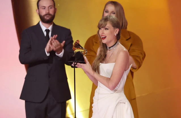 Taylor Swift wins Album of the Year