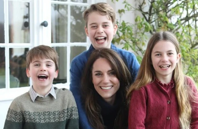 Princess of Wales poses alongside her three children