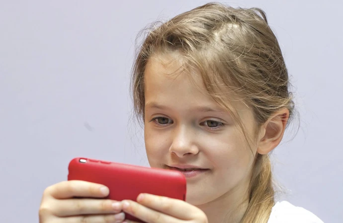 Child on smartphone