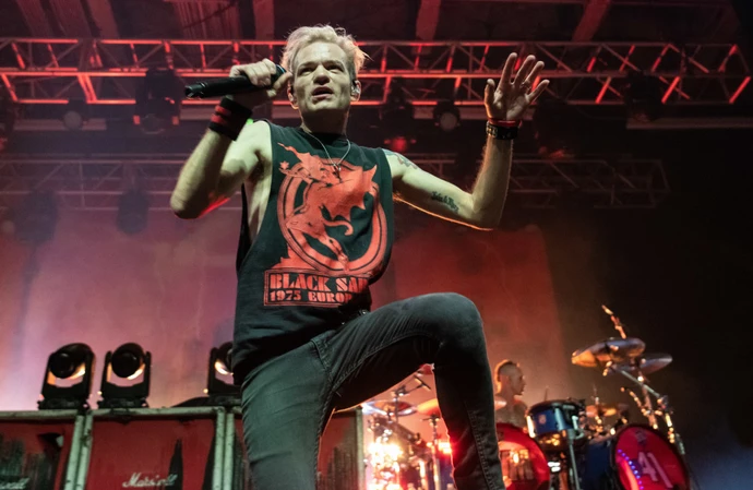 Deryck Whibley would love a reunion with Sum 41's original singer