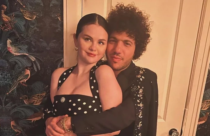 塞萊娜-戈麥斯與本尼-布蘭科在一起感到安全和幸福