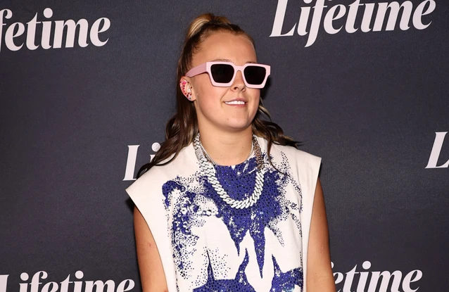 JoJo Siwa wants to describe herself as 'queer' amid her new relationship with Chris Hughes