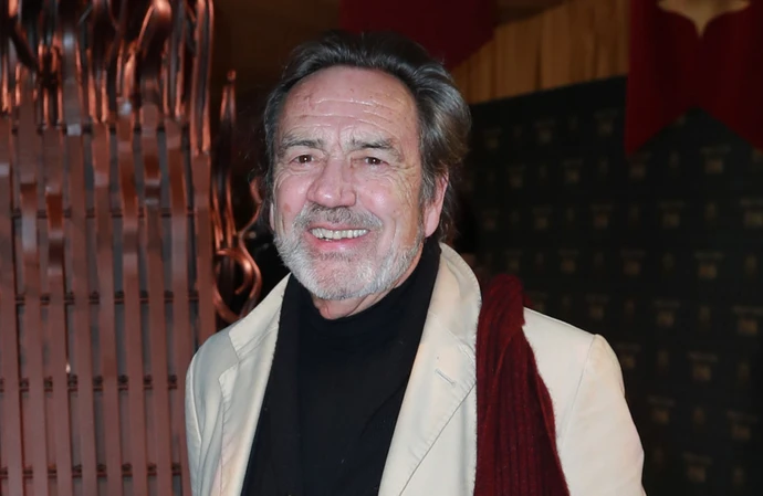 Robert Lindsay has hit back at Harris Dickinson
