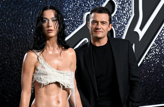 Katy Perry thanked her partner Orlando Bloom for 'doing the dishes' as she won 2 prizes at MTV VMAs